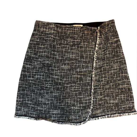 Max Studio Black and White Tweed Mini Skirt Wrap Style Size Medium - Picture 1 of 4